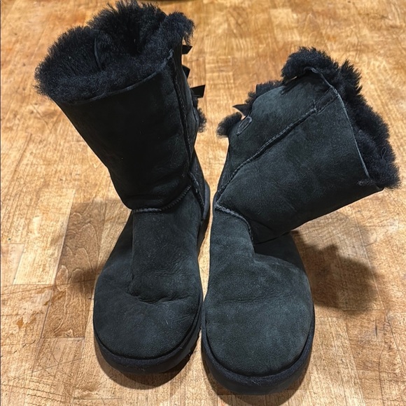UGG Winter Boots - Picture 1 of 5